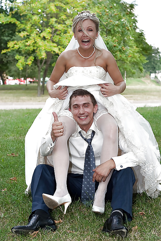 Мужик с большим хером помог невесте надеть свадебное платье и оттрахал