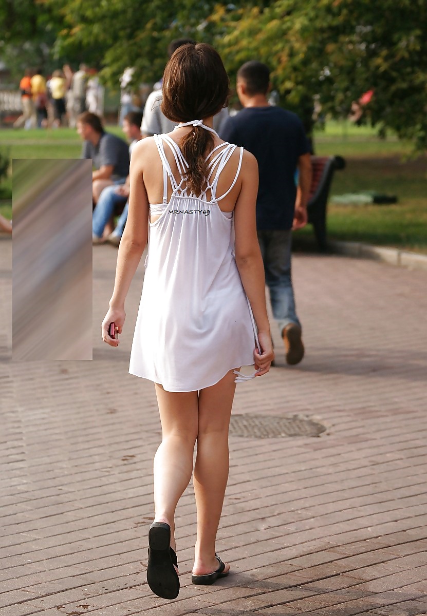 Девушка одела белые трусики и короткое платье но не знала чем это закончится