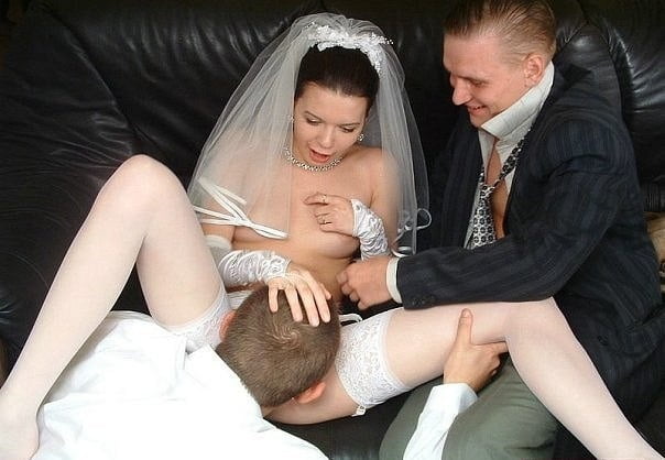 После свадьбы невеста трахается в групповом сексе