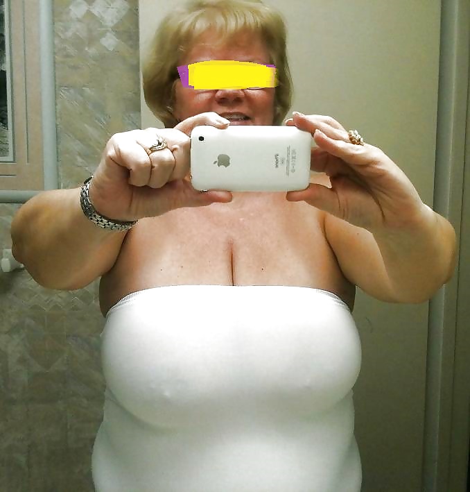 Mature Women Big Boobs Selfie