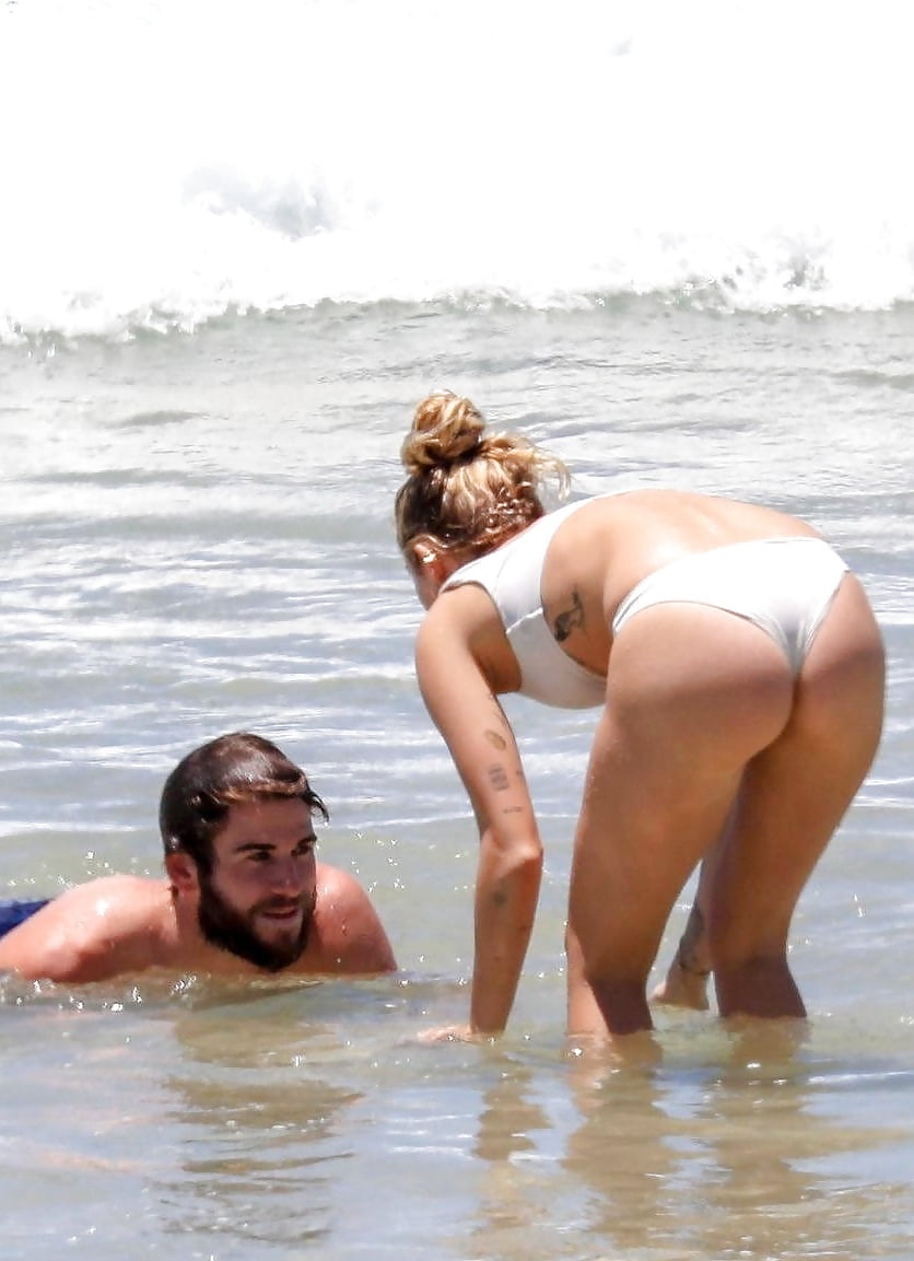 Miley Cyrus Br Ste Strand Erotische Fotos Von Nackten M Dchen