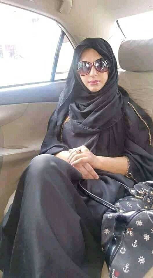 Arab nude girl with hijab