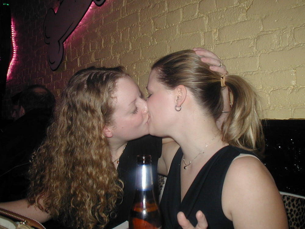 Amateur twin lesbians