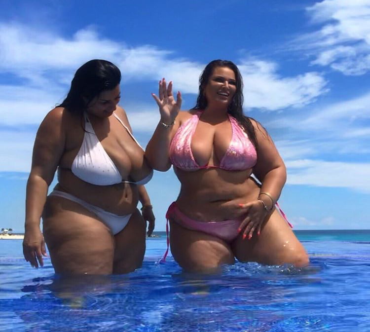 Удивительных размеров дойки статных жирных женщин