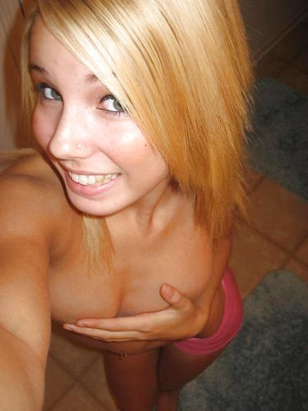 Sex REALLY hot blonde teenie selfshoot image