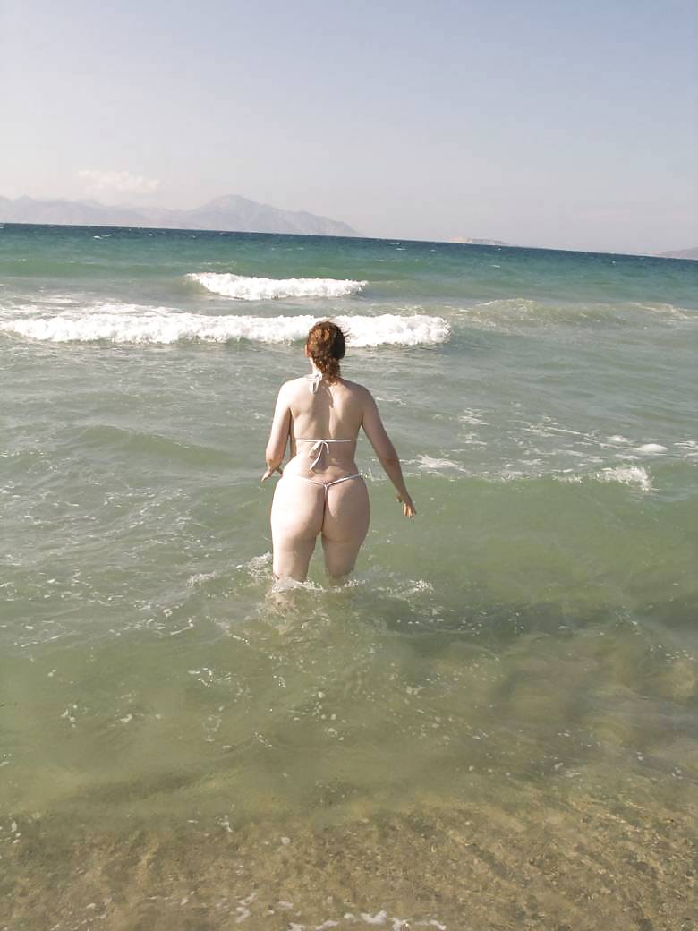 Sex Milf Woman - Big aNd White Ass - On the Beach image