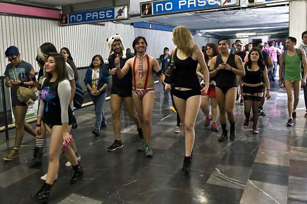 Sex World Wide Strip Down For No Pants Subway Ride Day 2015 image