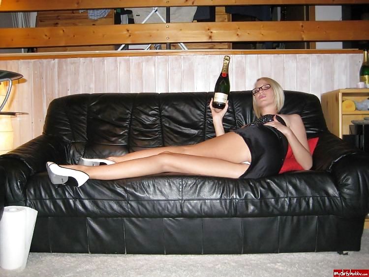 Sex blonde killer body on black sofa image