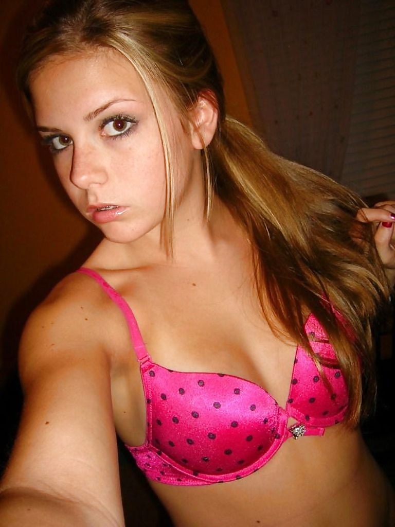 Sex Cute Blonde ChiX image