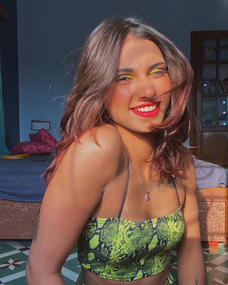 Indian hotty Jayshree Roy showing off her seductive armpits- 45 Photos 