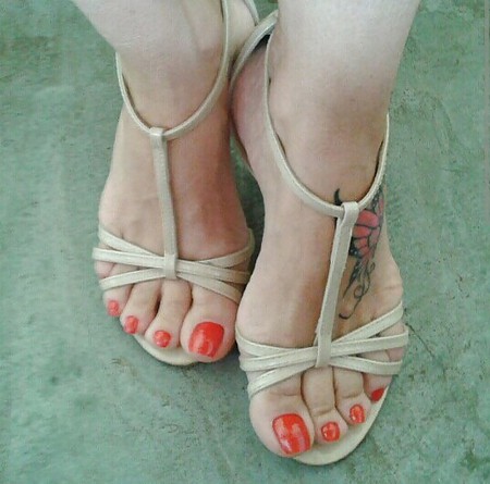 Telari love feet
