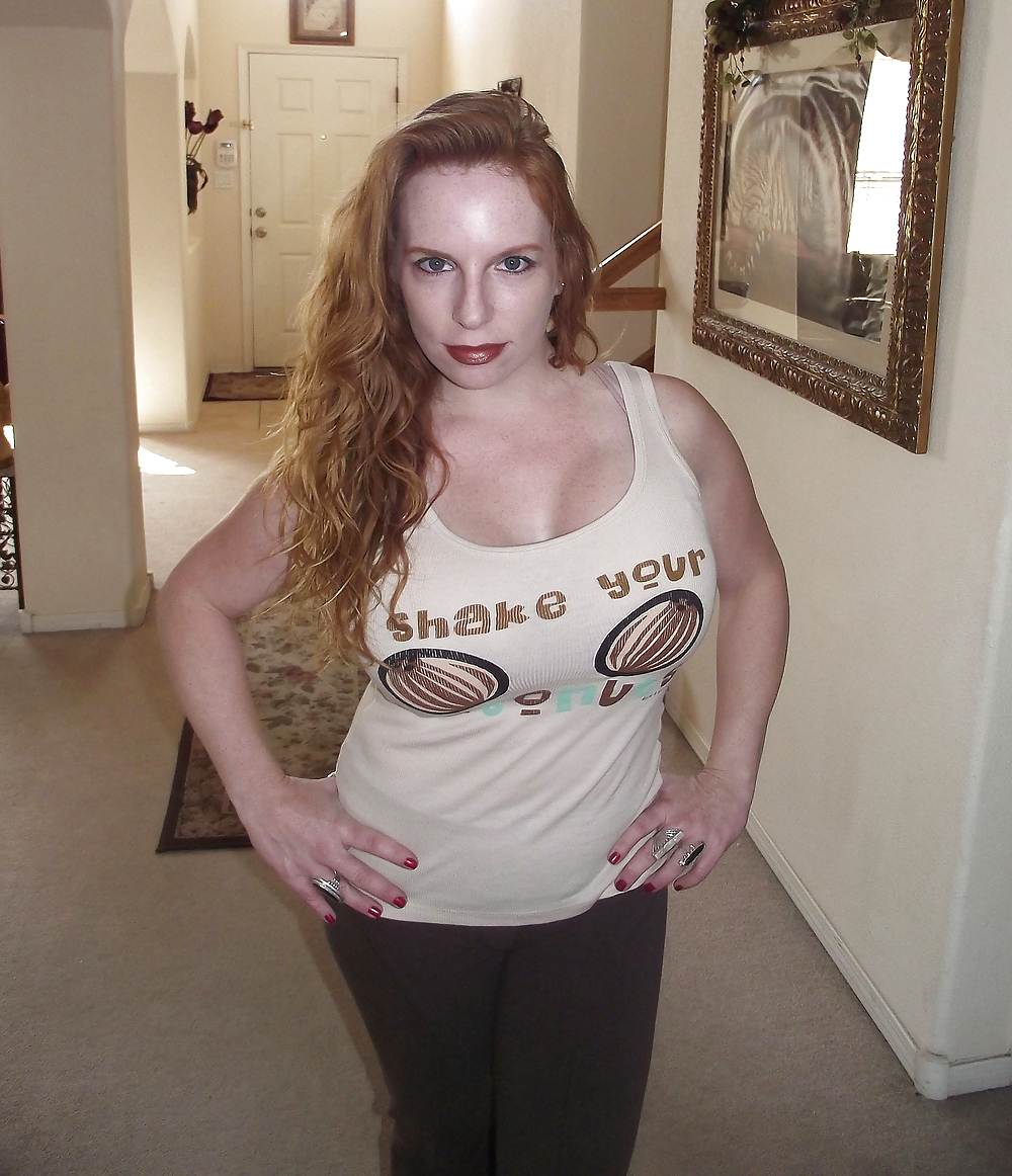 Sex Busty Redhead Diva image