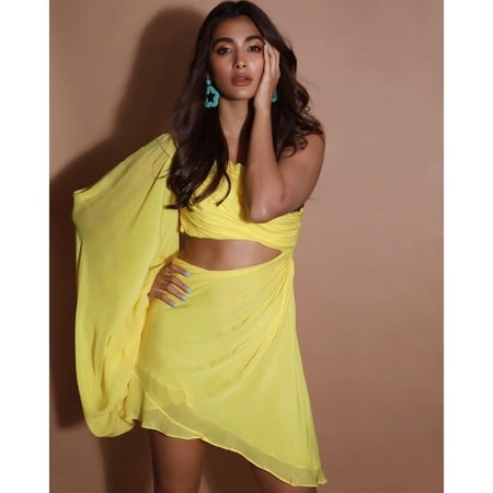 pooja hegde recent photoshoot pictures         