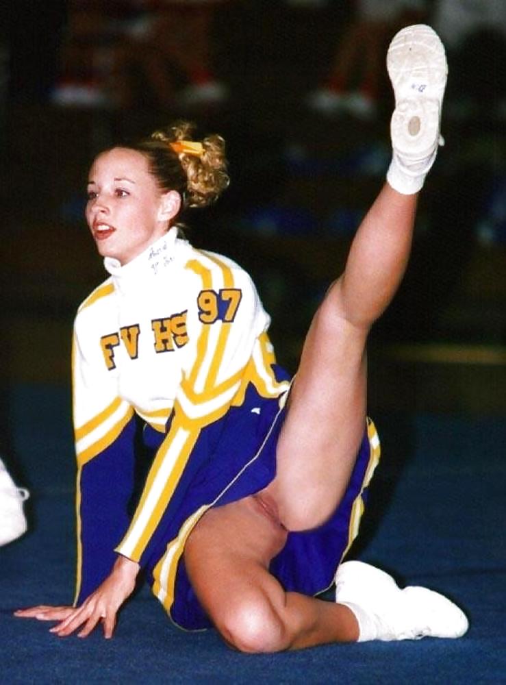 Cheerleader oops pussy flash