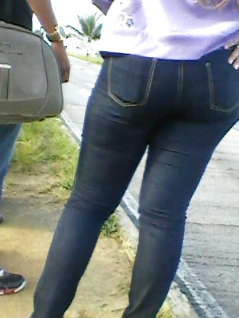 Sex Rabuda no ponto do busao image