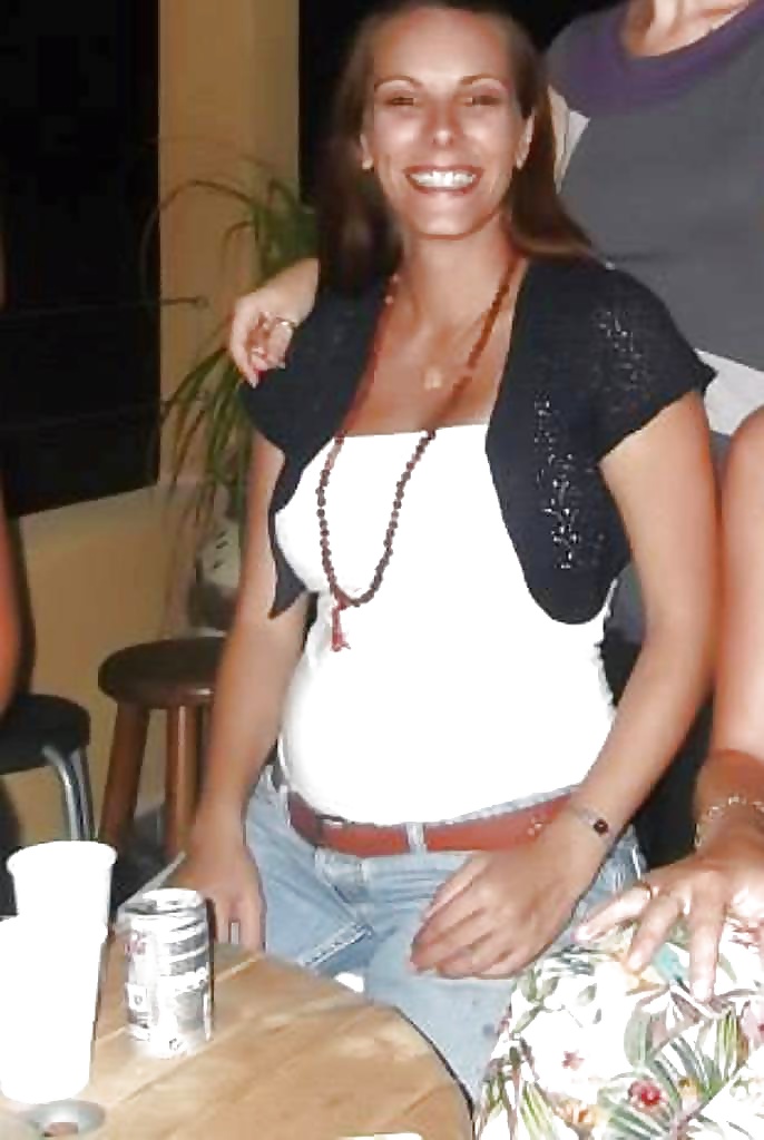 Sex CELINA 27ANS 1 MOME DIVORCEE AIME LA BAISE image