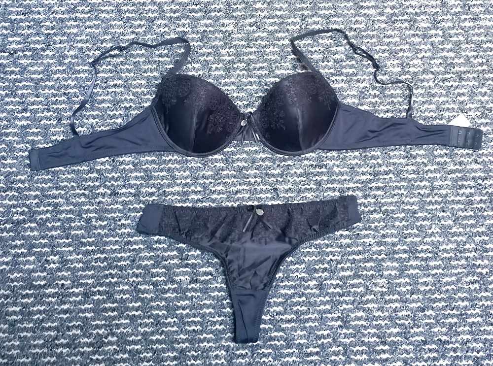 Sex Unterwaesche der 29 jaehrigen Ehehure #1 image