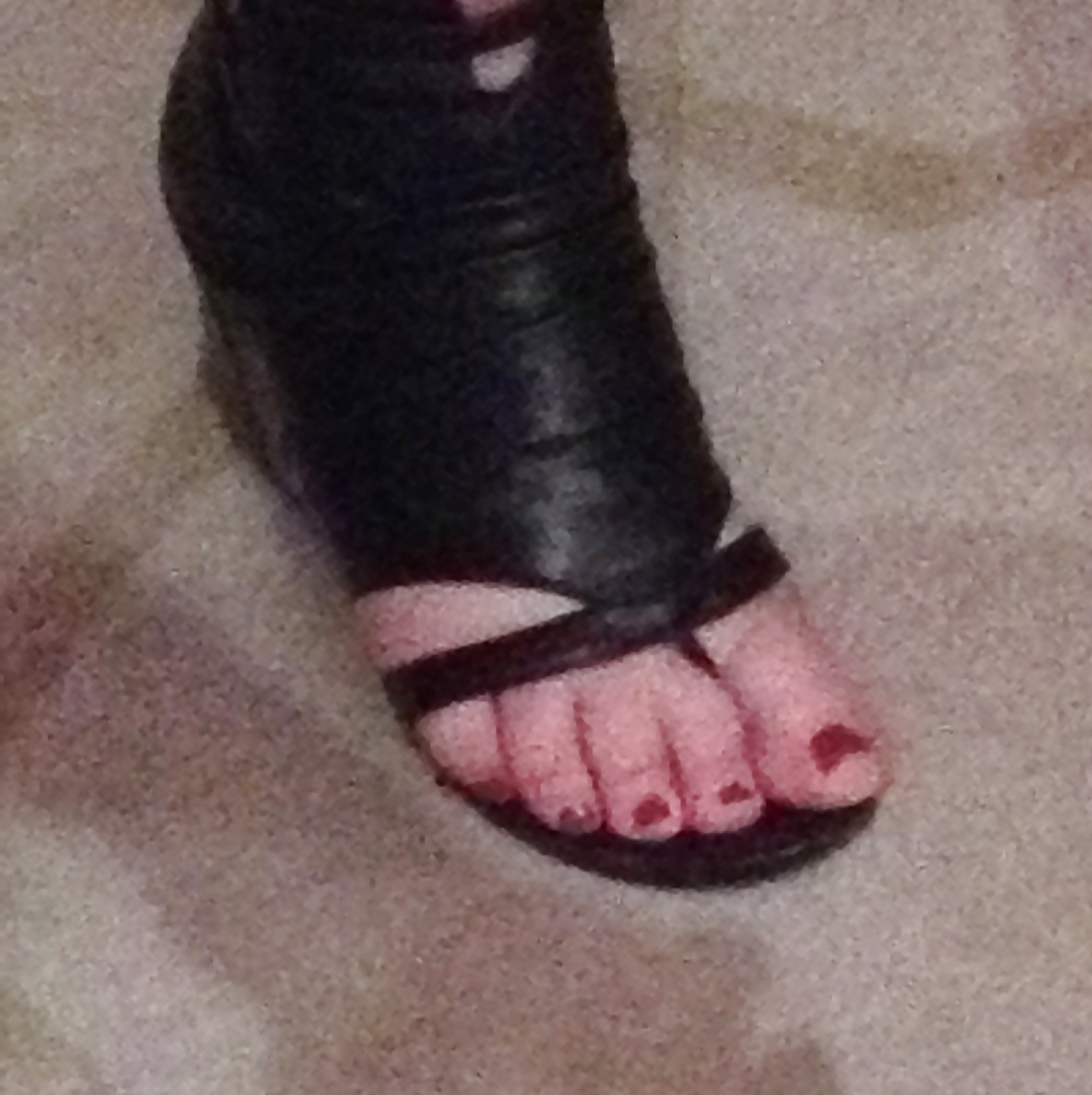 Sex Barefoot Feet Fetish Soles Toes in Sandals image