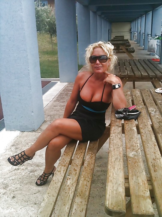 Sex Ordinary Moms image