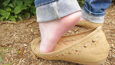 Nylonfeet in Flats at the Lake