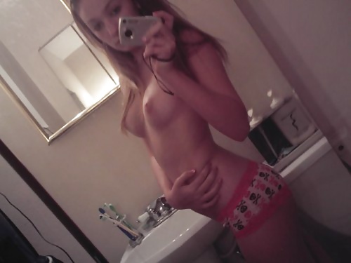 Sex AMATEUR TEEN SELFIES 4.0 image