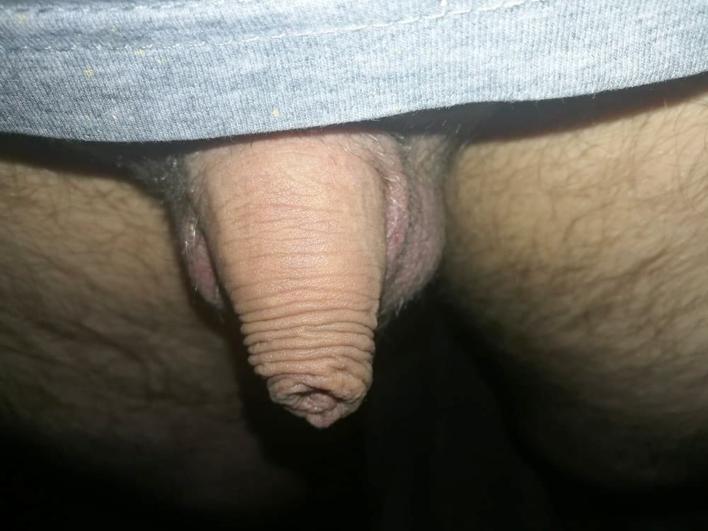 Harharloves has a lovely lil uncut willy - 6 Pics xHamster