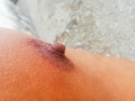 mis ricos pezones de macho deliciosas tetillas            