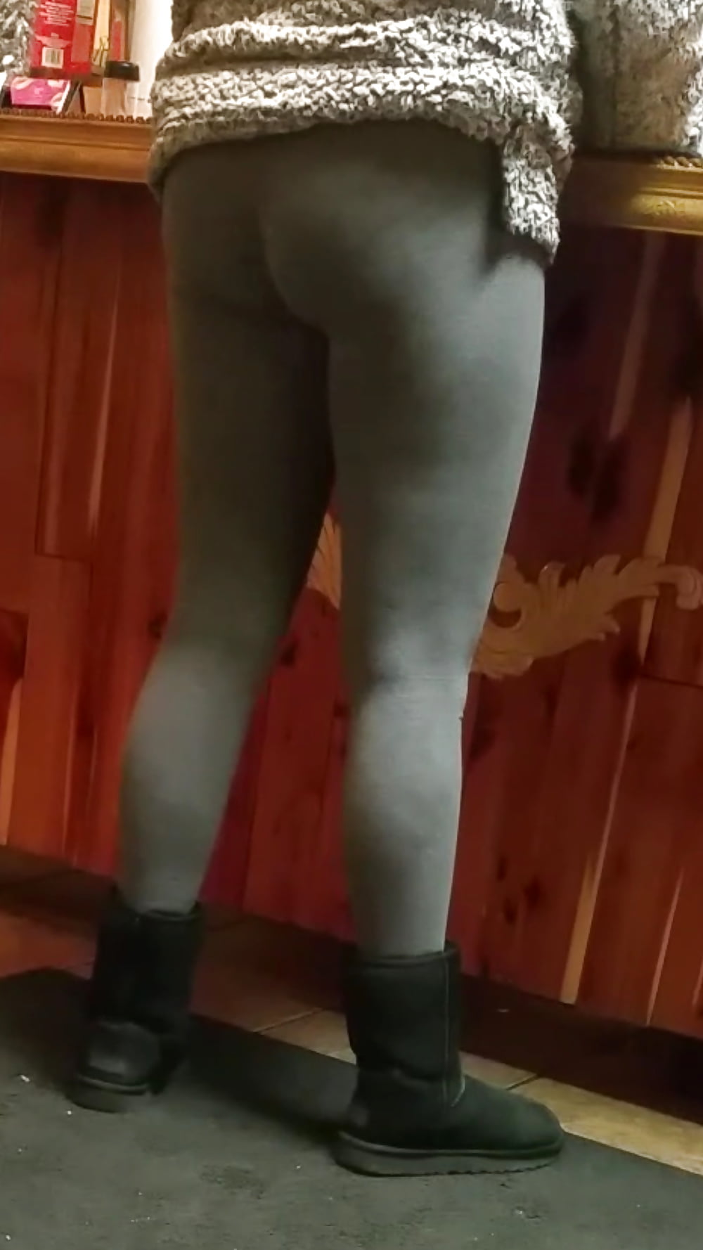 Tight Ass MILF in skin tight leggings