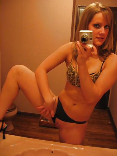 Sex Hot teen taking sexy selfies image