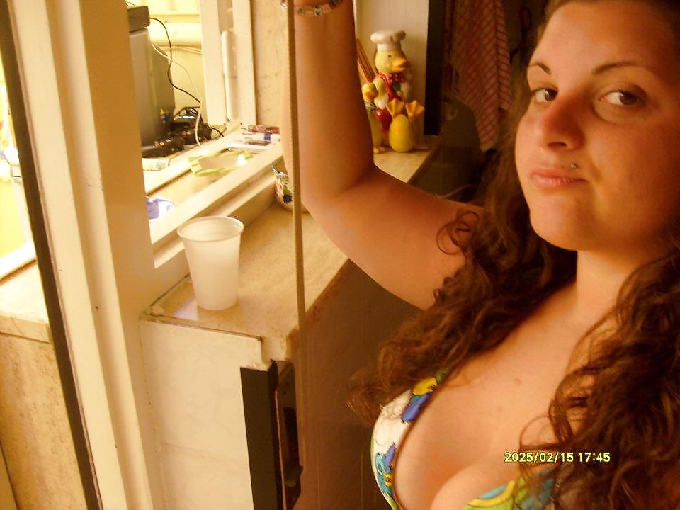 Sex Italian chubby girl image