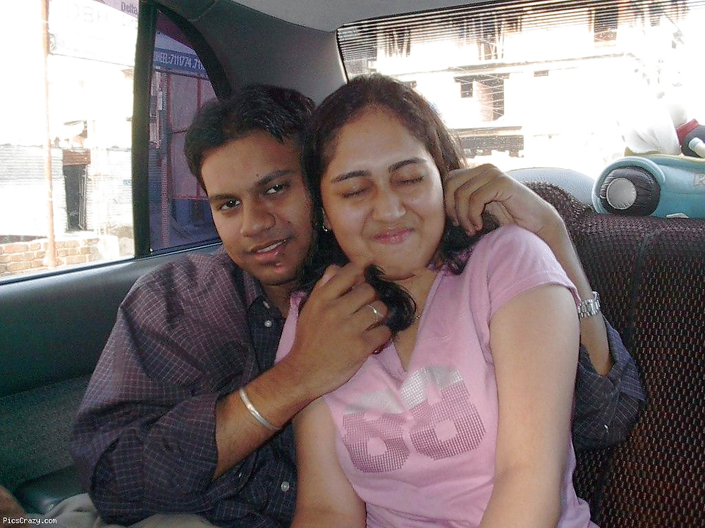 Sex Pics of young desi couple Doing inside car image