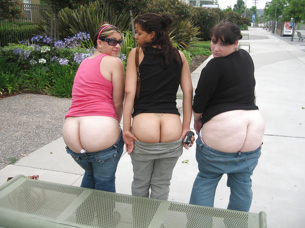Big ass chicktrainer outdoor upskirt