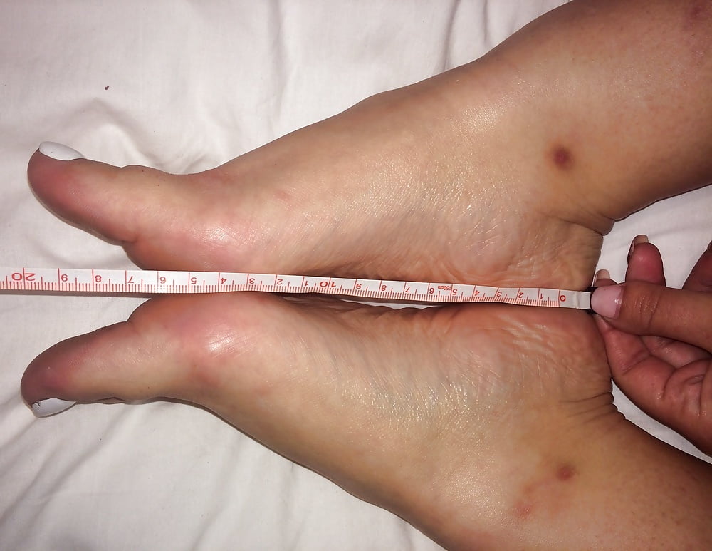 Sex Konstantina's sexy (size 39) feet image