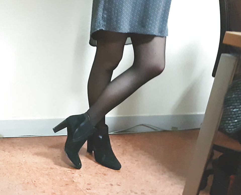 Sex Candid legs and feet image