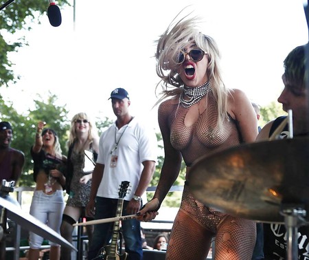 Stars Lady Gaga Nude On Stage Pics