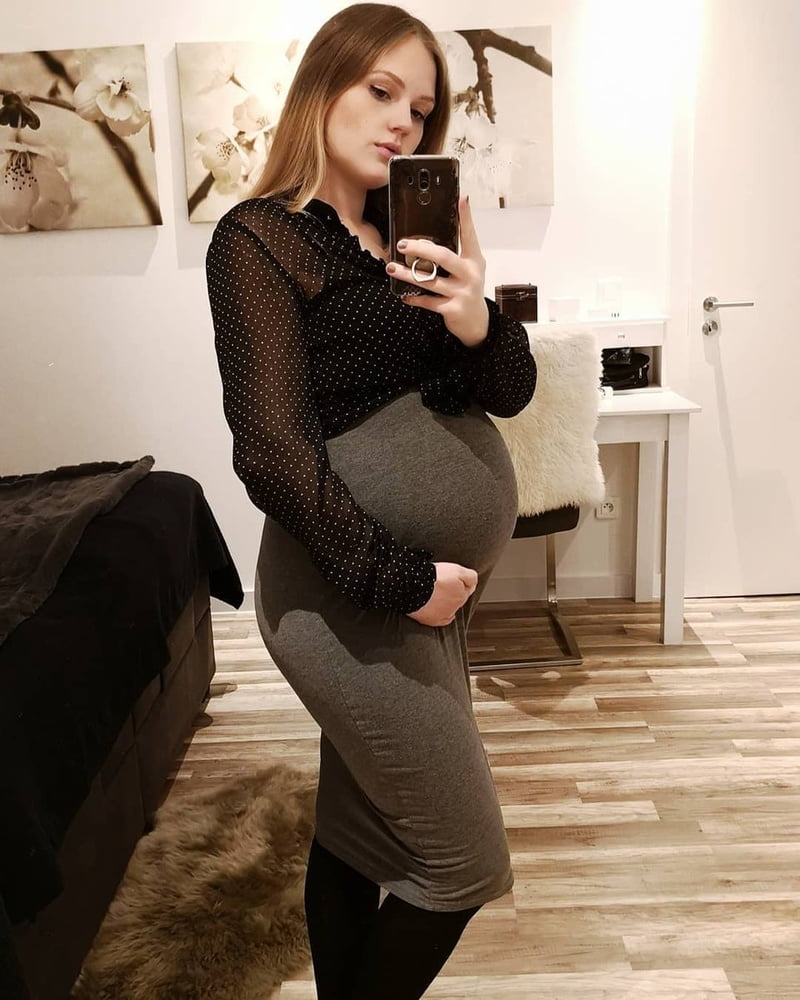 Юля забеременела