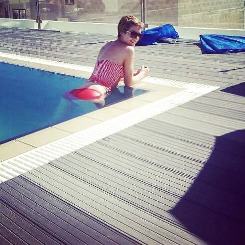 Sex Facebook short haired hotties P3 image