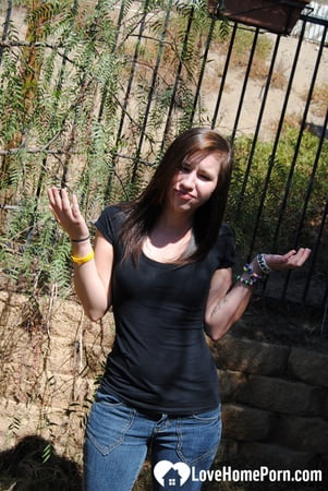 outdoor seduction makes me even more horny         