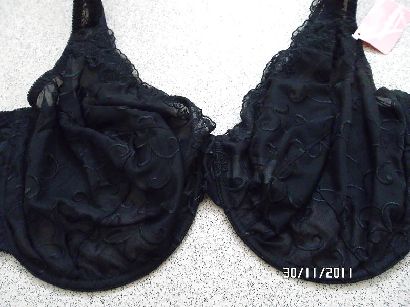 Sex Woman their sell bras on the net 4 image