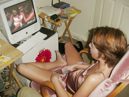 Girls watching porn and and playing with themselves - 23 Pics | xHamster