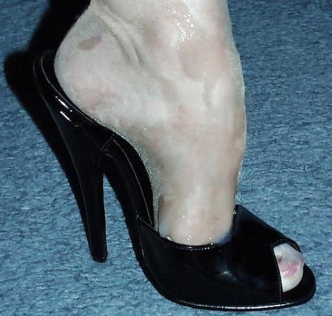 Sex Cumshots feets shoes legs image