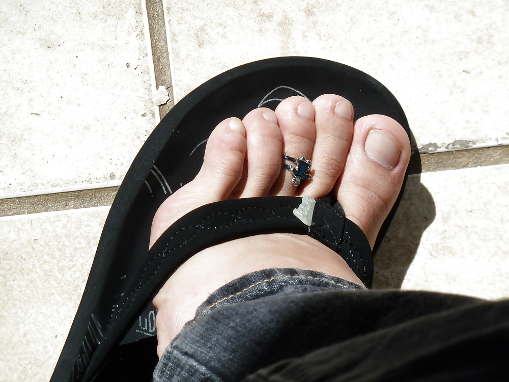 Sex toes ring image