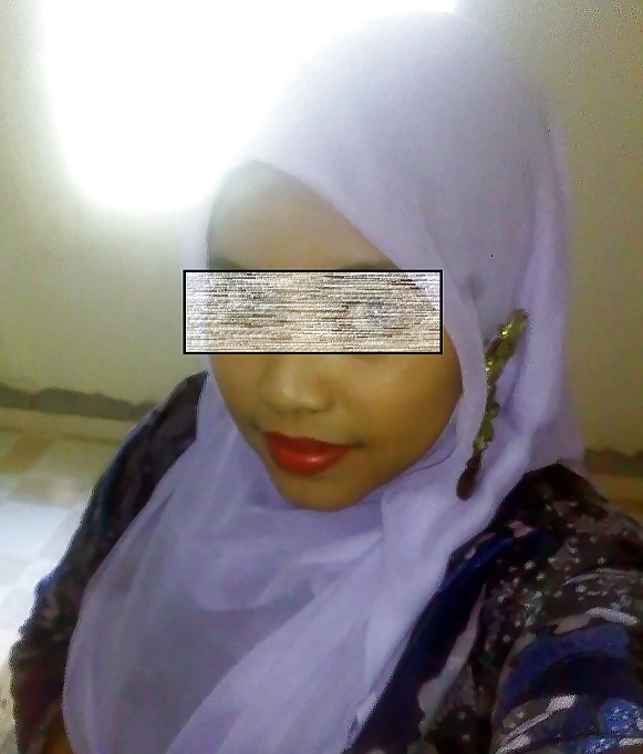 Sex indonesia- milf berjilbab selfie bugil image