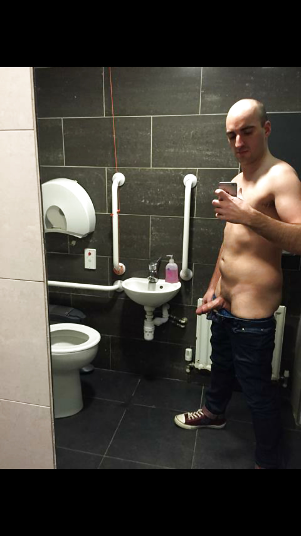 Sex Random pics in an airport toilet image