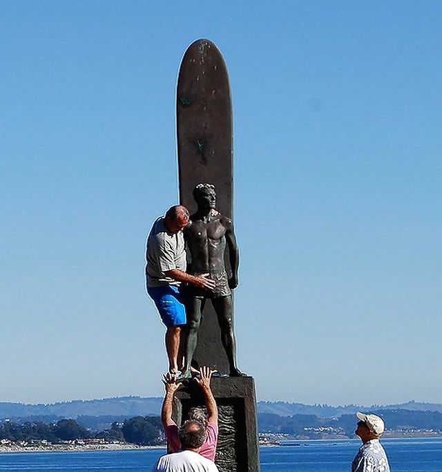Sex what do people at vacation ? statue grouping !!!! image