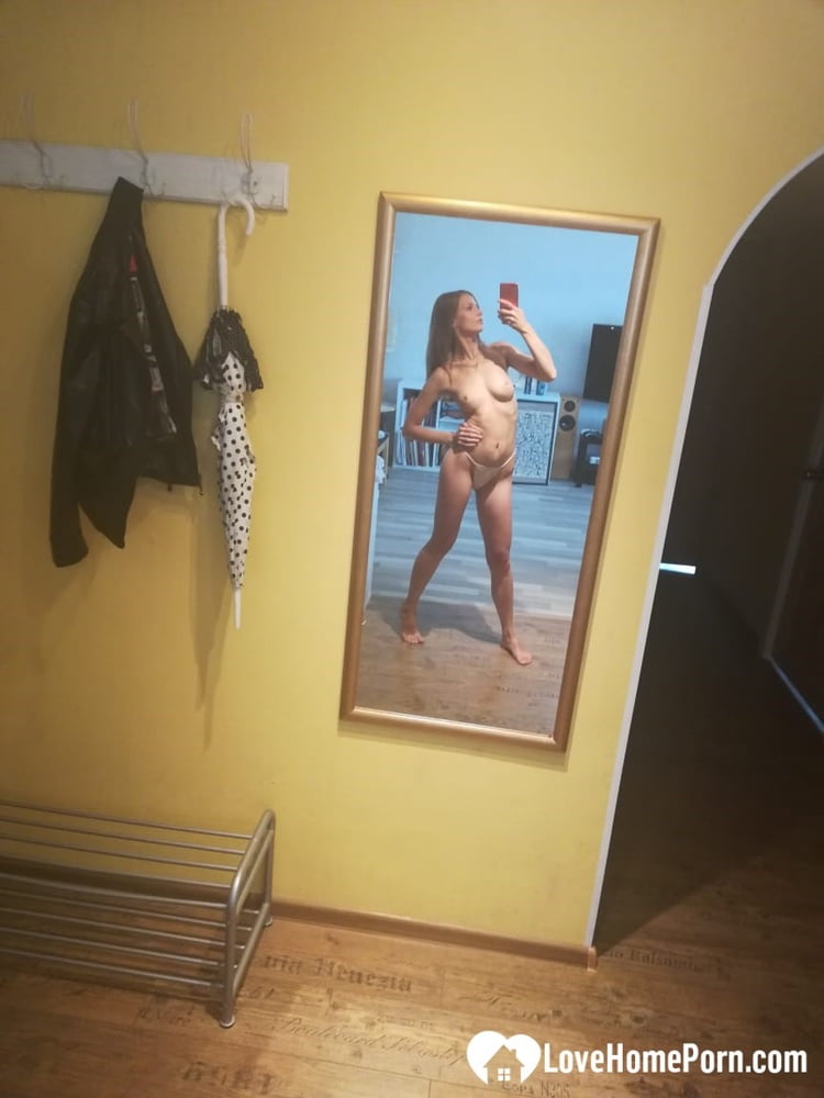 Beautiful brunette naked selfie pics