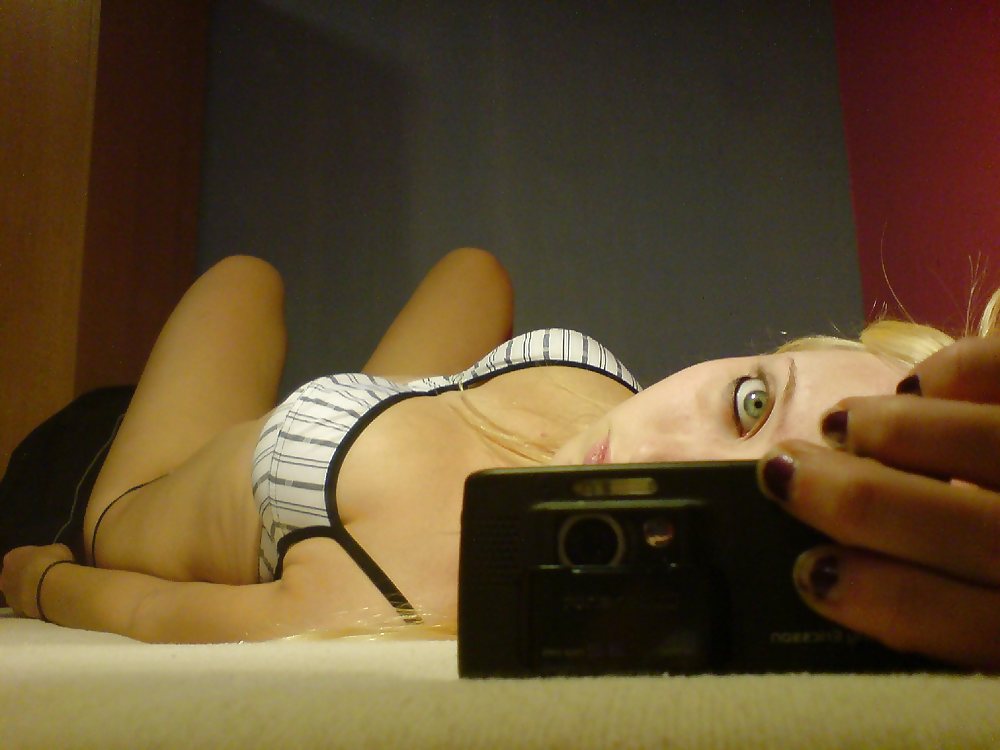 Sex Blonde Amateur Girl takes Selfshots image