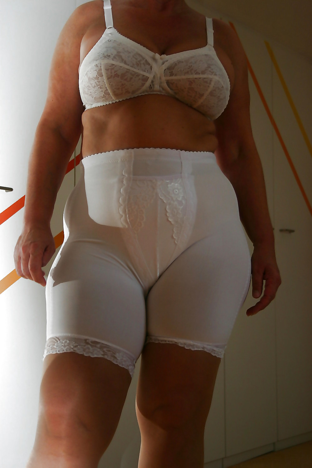 Housewives in girdles fucking