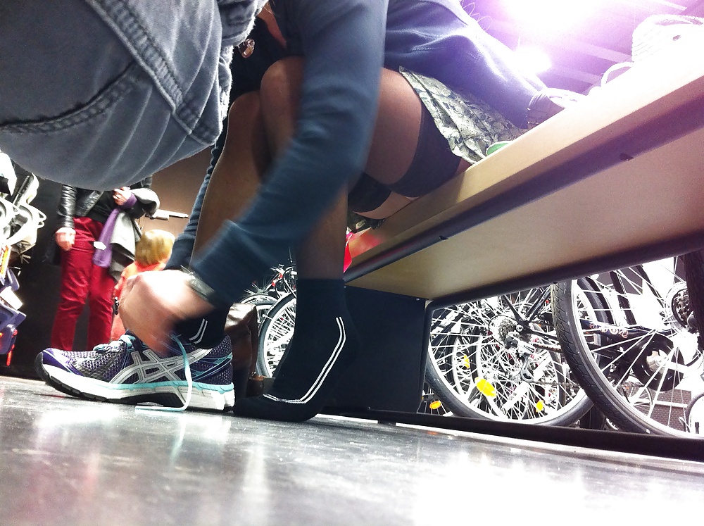 Sex voyeur stocking joggeuse image