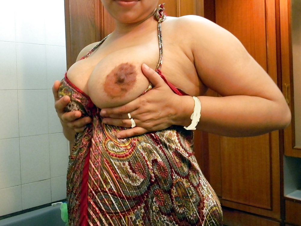 Sex Indian MILF Driffrent Bra and Boobs image